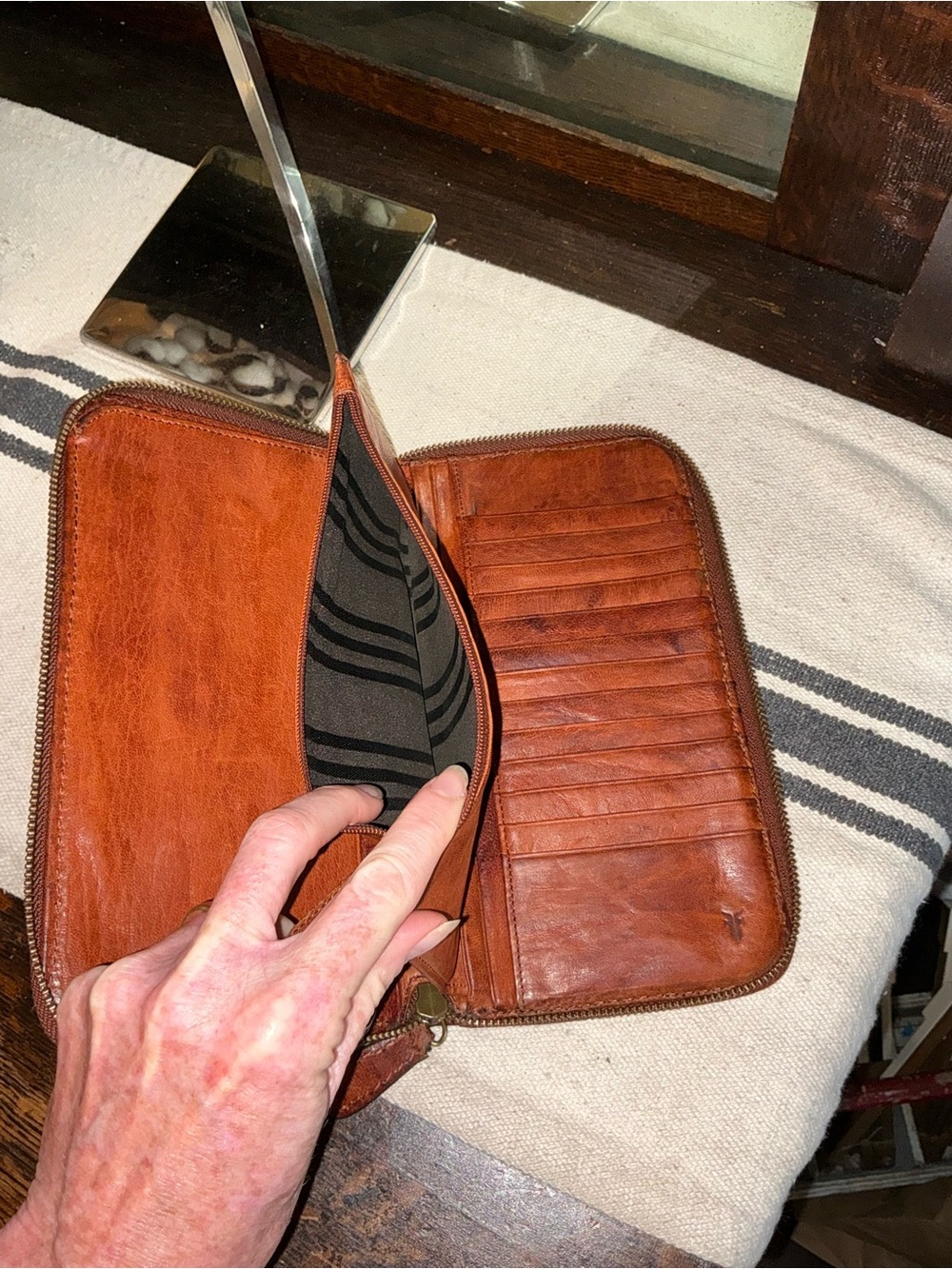 Rare Frye Logan Leather Large Travel Passport Wallet Cognac Brown Retail $198 - Picture 10 of 16